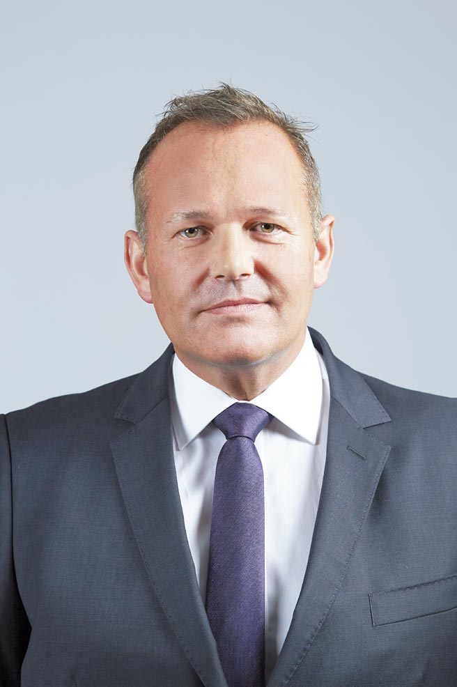 野村基金（爱尔兰系列）-全球多元收益债券基金基金经理人贺昱诚。图／野村投信提供