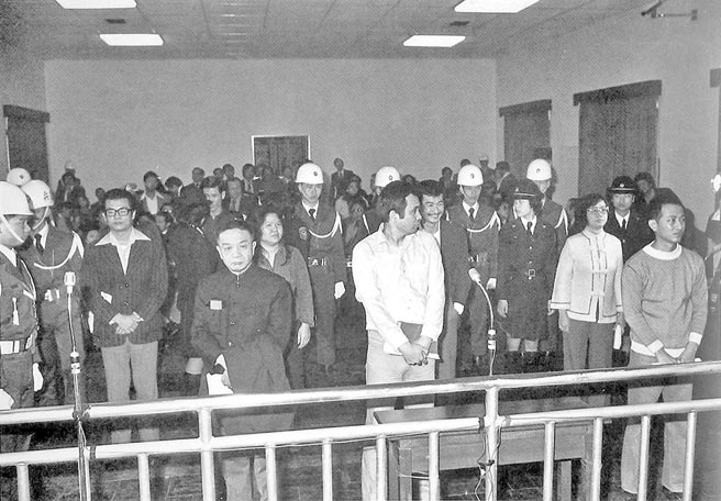 1980年警備總部軍事法庭在台北軍法處舉行合議庭，公開審理美麗島事件。（本報資料照片）