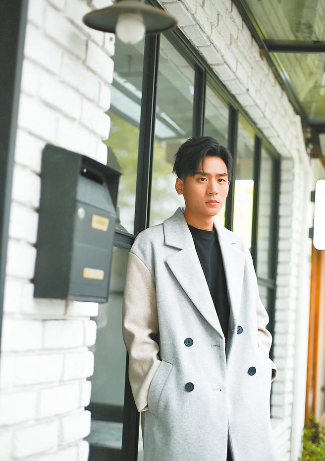 李杰明外型帥氣又有才華，是陶山音樂力捧的年度新人。（陳俊吉攝）