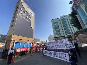 崑山國際學校遭控趕「房客」 台南觀光協會拉布條抗議