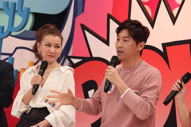 《同学来了》侯昌明(右)爆料曾雅兰忘了穿内衣就出门。(图/中天综合台提供)