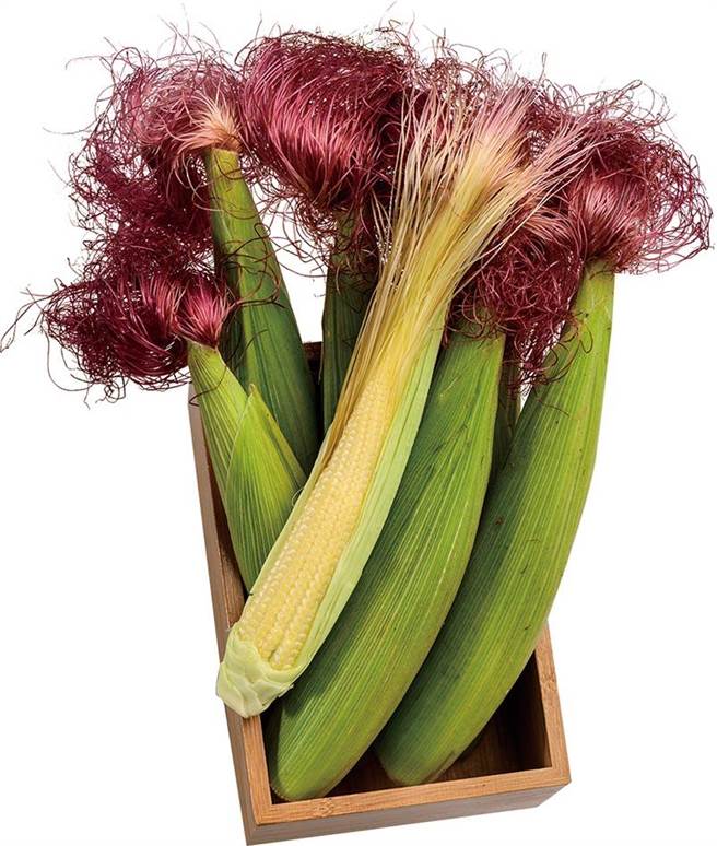 家樂福有機紅需玉米筍，每袋約300克，39元。（家樂福提供）