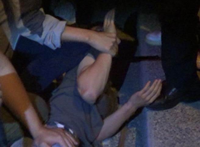 警方循線逮捕販售毒品的嫌犯。（翻攝照片／李京昇苗栗傳真）