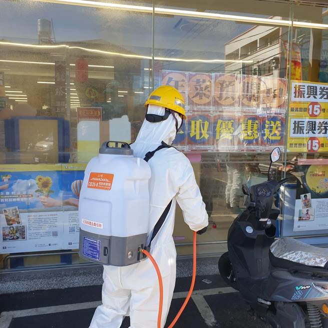 清水区传出5名境外孟加拉籍船员确诊案例，环保局早上进行清消。（台中市环保局提供／陈淑娥台中传真）