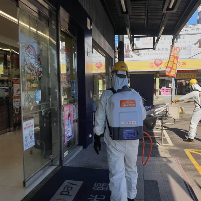 清水区传出5名境外孟加拉籍船员确诊案例，环保局早上进行清消。（台中市环保局提供／陈淑娥台中传真）