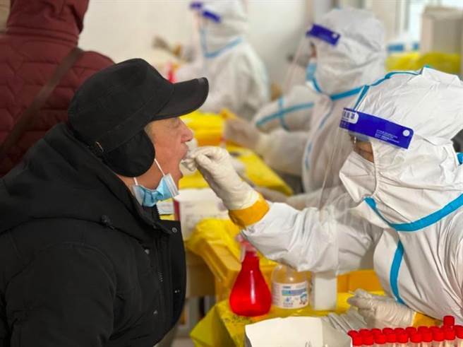 陸昨新增60例本地新冠病例，滿洲里55例佔最多。寧波鎮海展開核酸普篩。（新華社）