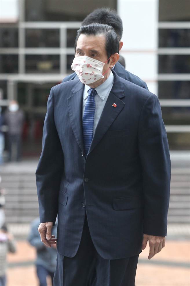 国民党党史馆史料完成第8次大搬迁，逾30万笔文献史料移往政治大学暂存，今天举行「党史檔案启用典礼」。前总统马英九前往出席。（杜宜谙摄）