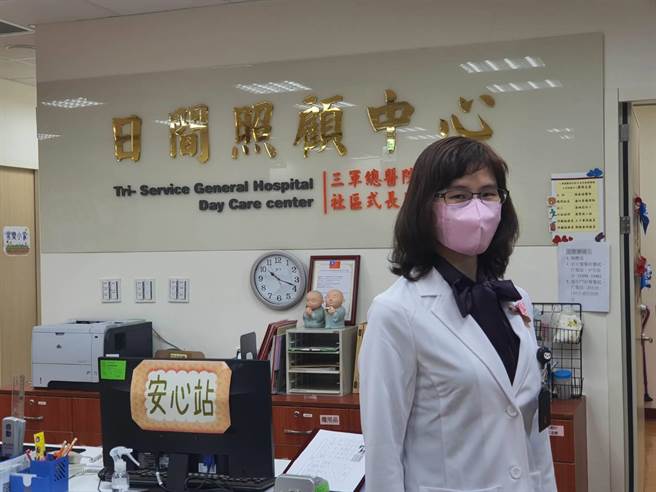 首派日照中心主任為老年醫學專科醫師謝嘉娟擔任，她也是三總首位接任主任職務的女醫師。（陳人齊攝）