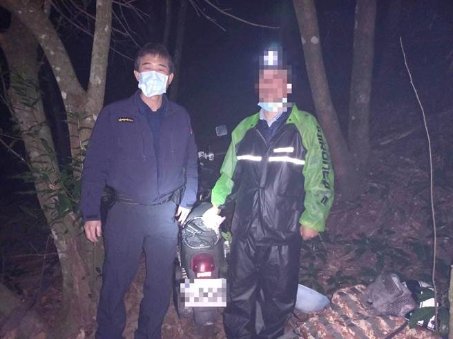 屏东一名林姓男子１日从屏东骑乘机车远征300公里到南投仁爱乡登爬白姑大山，岂料5日回程从登山口下山时竟迷路，人和机车就卡在森林内进退两难，无奈报警请警方协助。（仁爱分局提供／吴建辉彰化传真）