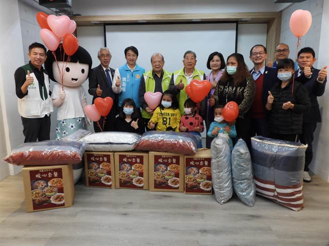 花莲家扶中心7日举办「传爱过好年」暖心套餐记者会，邀请受扶助家庭分享自己的故事。（罗亦晽摄）