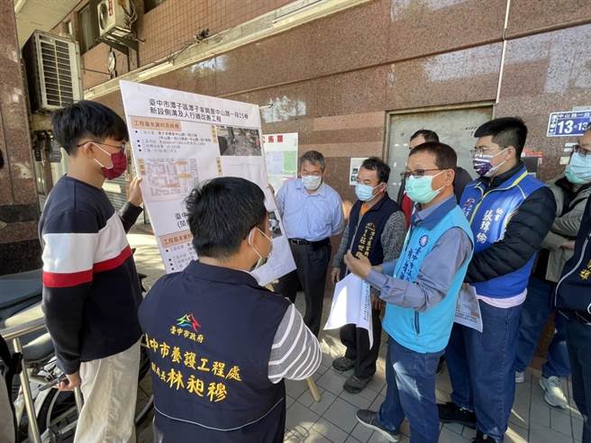 市议员赖朝国7日邀集相关单位前往潭子区现勘。（市议员赖朝国服务处提供／陈淑娥台中传真）