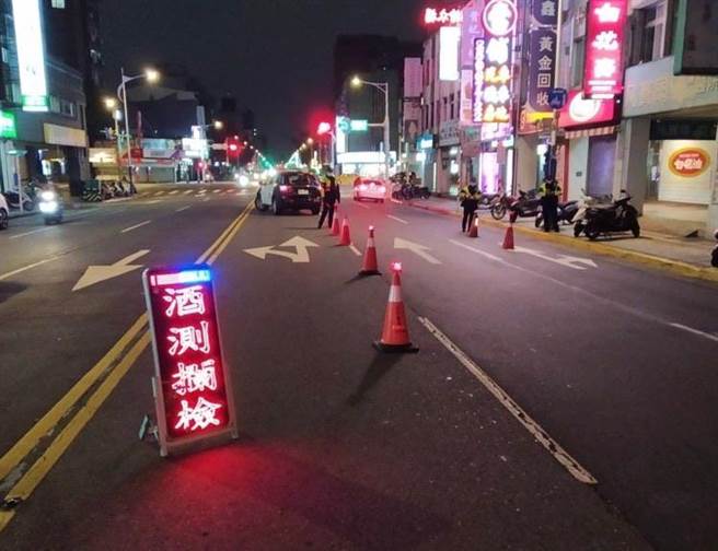北市警察局表示，今年11月酒驾件数高达412件，较上月增加144件，又以凌晨时段最猖狂。（北市警局提供）