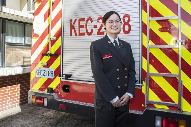 新竹县消防局北埔消防分队首位女性分队长丁宛莹。（罗浚滨摄）