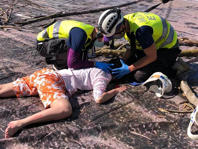 桃园市消防员、义消参加救护竞赛夺多项奖项。(消防局提供／蔡依珍桃园传真)