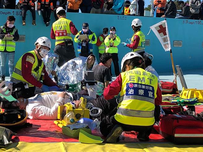 桃园市消防员、义消参加救护竞赛夺多项奖项。(消防局提供／蔡依珍桃园传真)