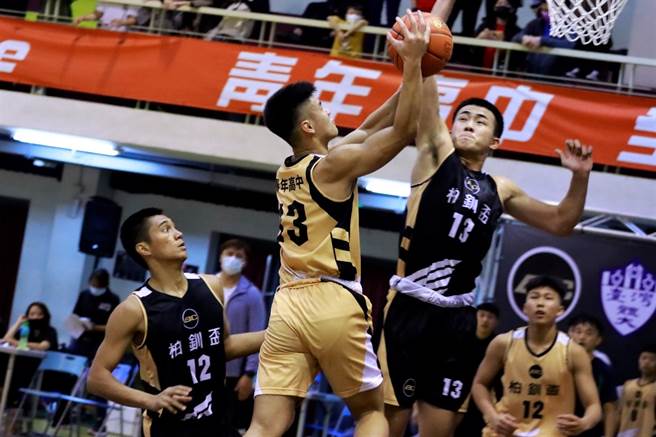 高中组冠军赛高苑对青年。（柏钏杯提供）