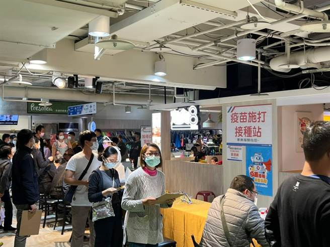 家樂福12月6日至18日再成立新站或續站，目前計有21家疫苗施打站。（家樂福提供）