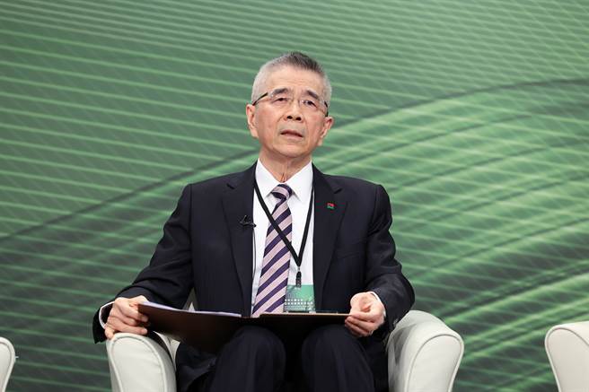 信义房屋创办人周俊吉分享企业倾全力落实ESG且对外推广至社区。(图/信义房屋提供)