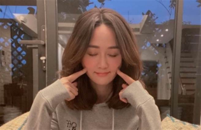 陈乔恩剪短髮新造型曝光，突PO文求救：「怎么办啊？」（图／IG@iam_joechen）