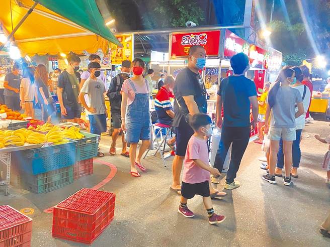 許多網友覺得台灣夜市逐漸走下坡，明明主打便宜，卻越來越貴，「實在是想不到夜市的優點」。（報系資料照/蔡旻妤攝）