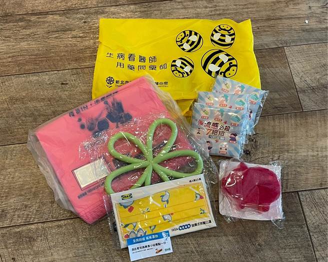 新庄IKEA设机动疫苗接种站，施打加送「鲨鱼口罩」、热狗券。（新北市卫生局提供）