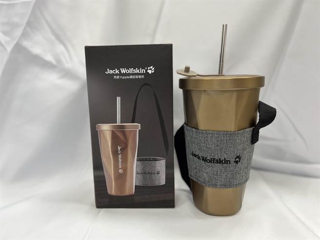 板桥车站开打的机动疫苗接种站则是赠送价值超过百元的「不锈钢钻纹吸管杯」。（新北市卫生局提供）