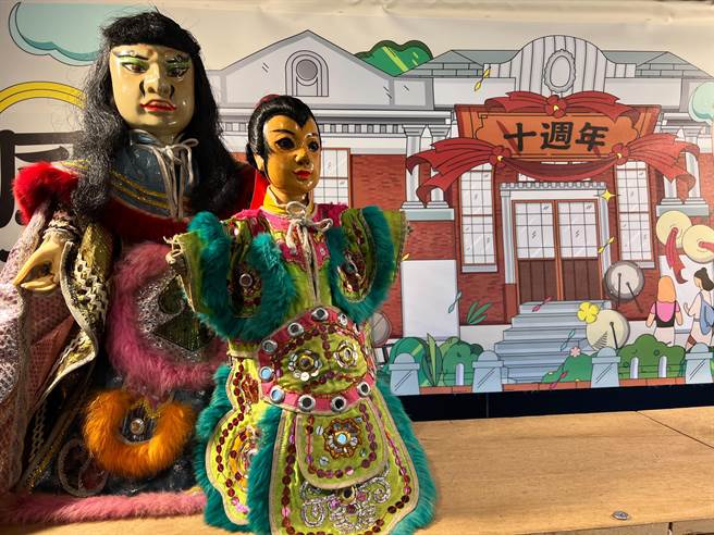 屏東戲曲館將迎來10周年館慶，為此，縣府文化處特別舉辦「璀璨風華」菁華展及一系列活動。（謝佳潾攝）