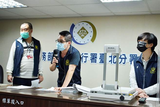 台北分署今联合拍卖，进行不动产开标。（台北分署提供）