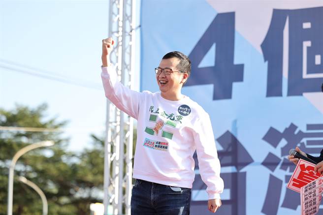 台北市议员罗智强5日到高雄参加大型宣讲，被同党同事游淑慧猛亏「高雄人不要把他拐走」。（国民党高市党部提供／柯宗纬高雄传真）