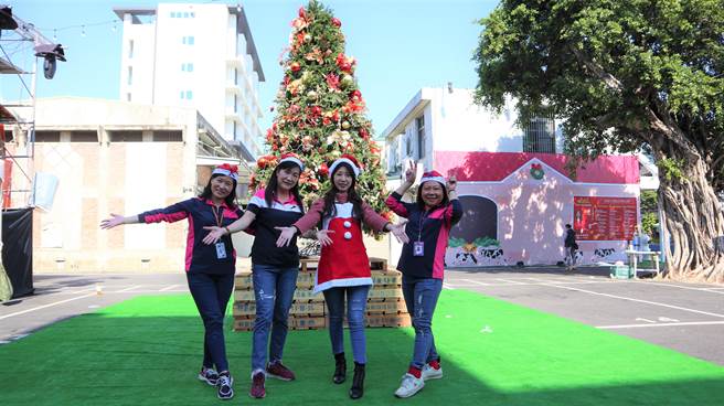 有感于前线防疫人员辛劳，台南市柳营区农会将在11日起，连续3个周六首次举办圣诞节活动。（张毓翎摄）