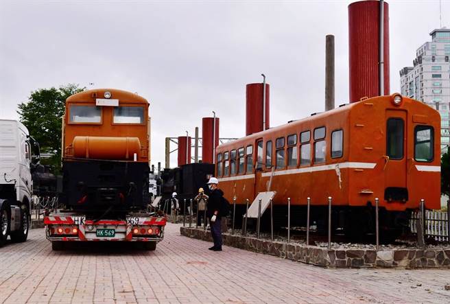 林务局阿里山林业铁路及文化资产管理处7日从台铁局苗栗铁道文物展示馆迎回外借20年的SL-28蒸汽火车等5辆机关车、客车及平甲车。（林铁及文资处提供／吕妍庭嘉义传真）
