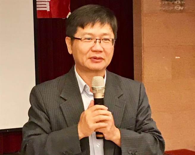 国立东华大学人文社会科学学院院长王鸿浚，将分享「恋恋摩里沙卡─林田山林业史」新着。(戴志扬翻摄)