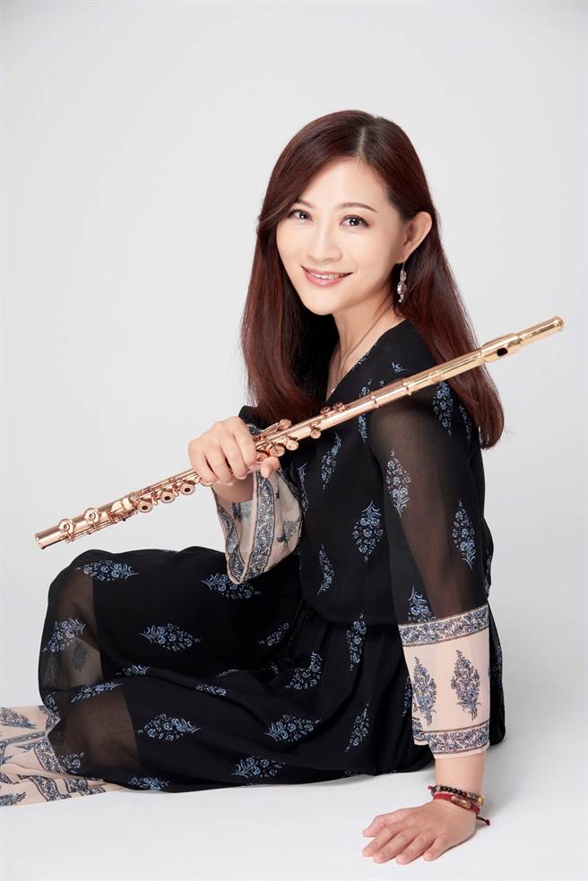 金钟、金曲奖双料得主、跨界音乐创作长笛百变天后华姵音乐家也将前来献艺，因演奏精湛，将为寒冬注入暖流。(戴志扬翻摄)