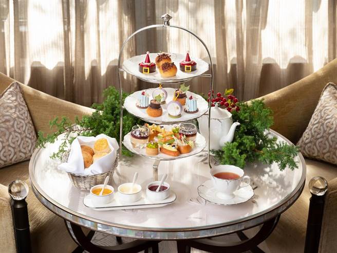 台北文華東方酒店「青隅」推出期間限定的「耶誕繽紛」下午茶饗宴。（台北文華東方酒店提供）