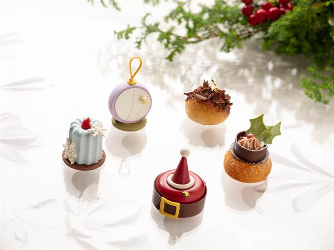 台北文華東方酒店行政西點主廚趙崇曦打造以歡樂耶誕為題的討喜甜點。（台北文華東方酒店提供）