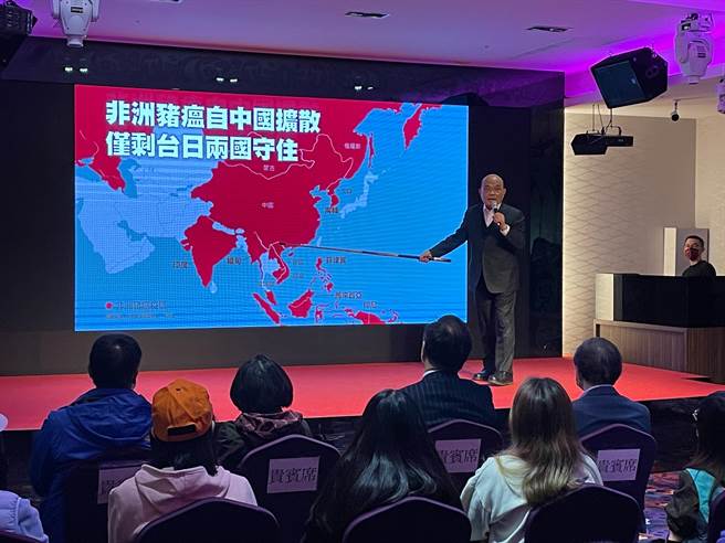 行政院长苏贞昌今（7日）下午7时许，前往新北市永和区参加市议员罗文崇举办的公投说明会。（叶书宏摄）