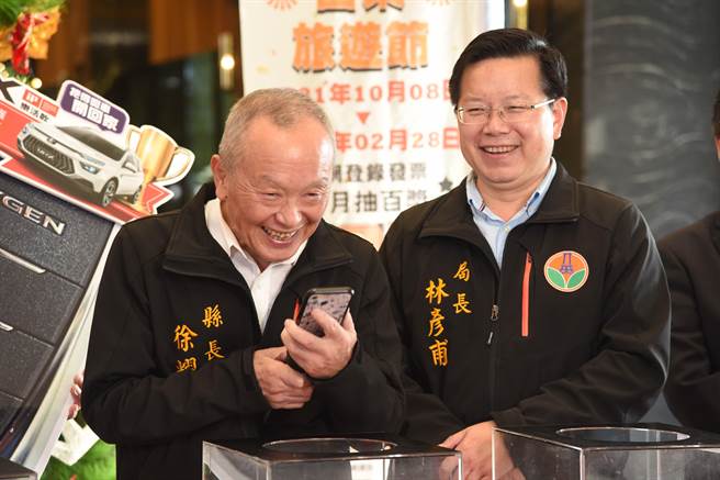 县长徐耀昌亲自打给中奖者，第一句话就告知绝对不是诈骗。（苗栗县府提供／李京升苗栗传真）