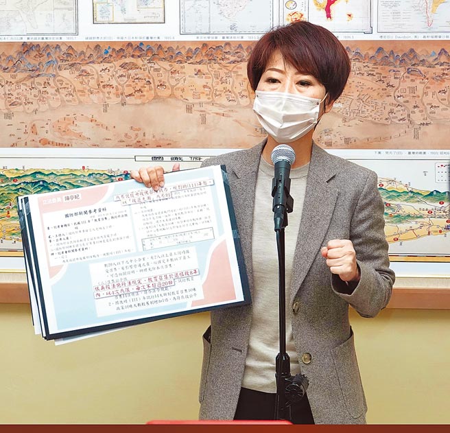 立委陈亭妃6日举行记者会指出，有人退伍9年、10年依然被教召，有违人民对政府的「信赖感」。（陈信翰摄）