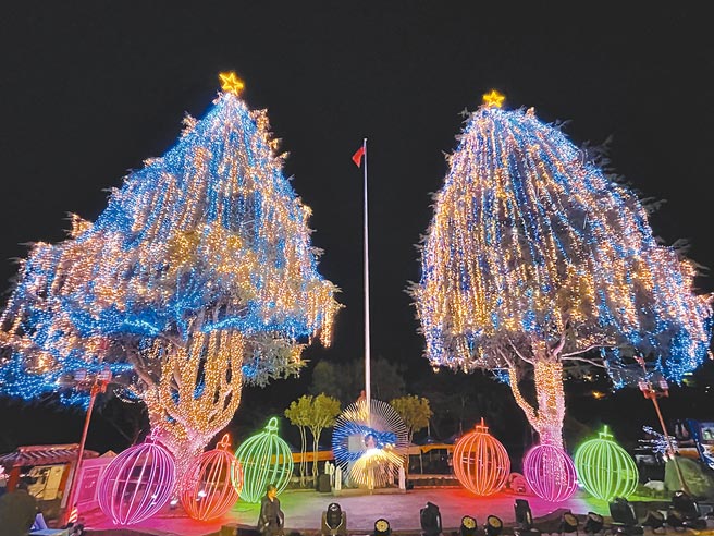 「Trahu！光耀梨山」是山谷燈光節主要亮點，Trahu為泰雅族語讚嘆之意，讚嘆高聳入雲的雪松。（參山處提供／王文吉台中傳真）