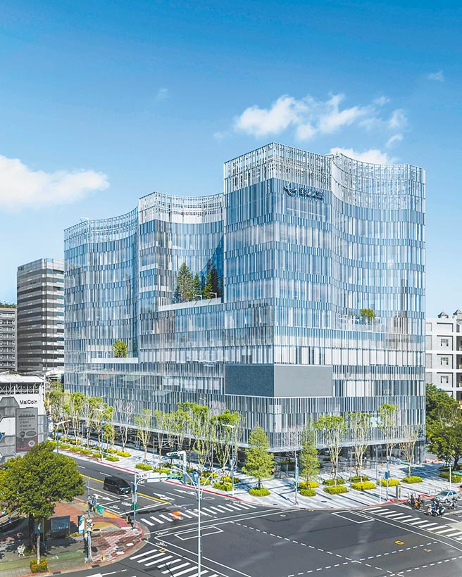 全球人寿希望园区连结商圈在地情感与未来都市发展的设计，已然跃升成为八德商圈的全新地标。（全球人寿提供）