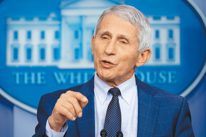 Omicron新冠变异病毒株入侵至少47个国家或地区，但美国白宫疫情首席顾问佛奇5日说，关于Omicron危险性的初步报告「稍稍令人感到振奋」。（美联社）