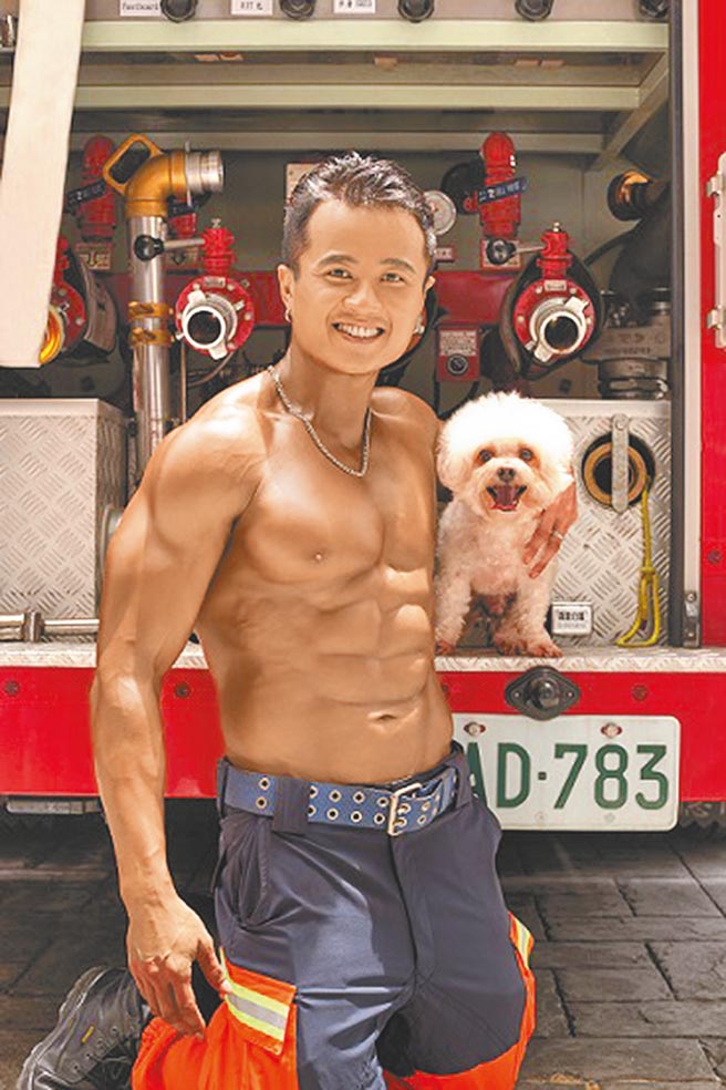 5月代言人陈振玮曾获「109年总统杯健身健美锦标赛」冠军。（新北市消防局提供）