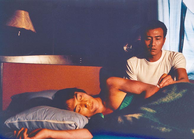 当年胡军（右）跟刘烨在《蓝宇》中有男男床戏。（甲上提供）