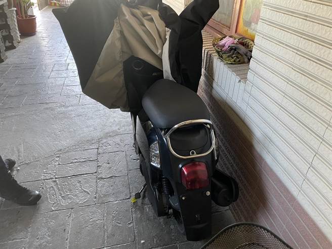 2嫌所騎機車。（讀者提供／謝明俊苗栗傳真）