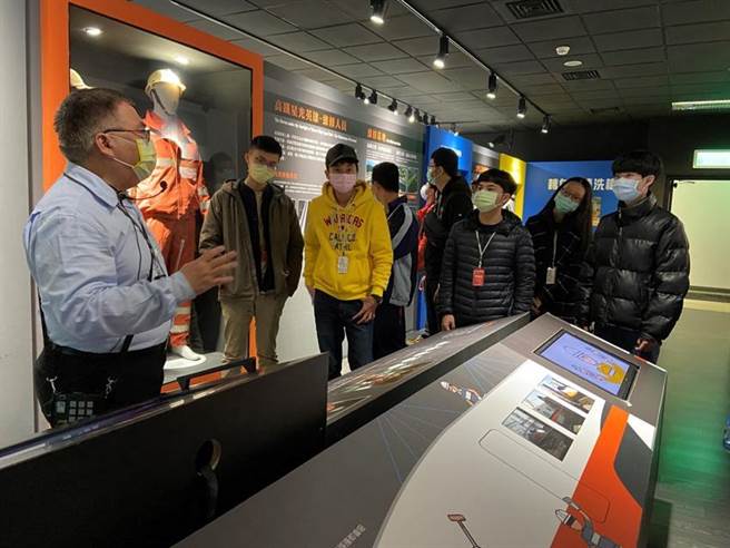 （台灣高鐵寒假營隊學員進行高鐵探索課程。圖／台灣高鐵提供）
