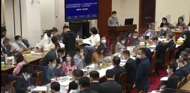 立法院财政与国防委员会今审议「中央政府海空战力提升计画採购特别预算案」。翻摄立法院