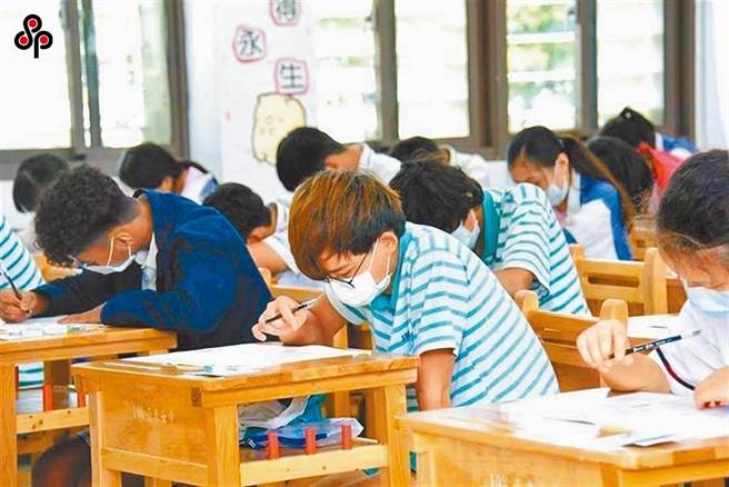 基隆市暖暖高中国中部爆出国一自然科老师事先将考卷发给教授班级练习，导致各班平均成绩出现落差。图为示意图。（本报资料照）