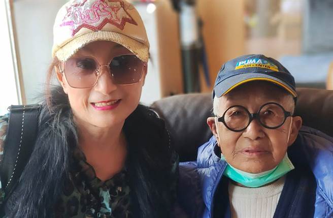 脱线同框资深女星西卿，让网友陷入满满回忆杀。（图／取材自台东脱线牧场-脱线爸脸书）