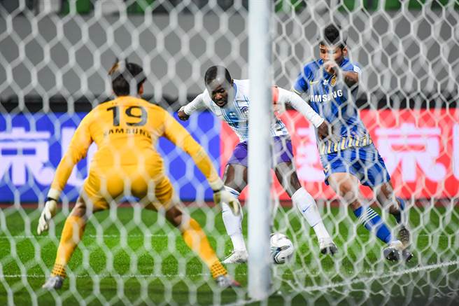 大陆足坛7日晚间传出一起反腐重磅消息，中共天津市纪律检查委员会、天津市监察委员会发布官方通报，前天津泰达俱乐部董事长董文胜、总经理李广益，因涉嫌严重违纪违法，目前正接受纪律审查和监察调查。（示意图，新华社）