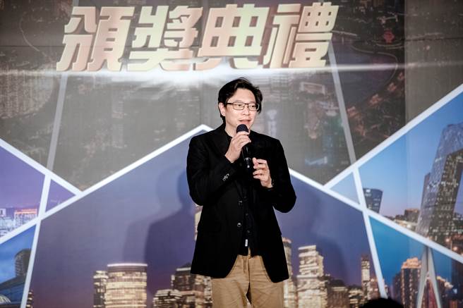 第22届金手指奖评审副主席张志弘讲评。(图／时报奬执委会提供)